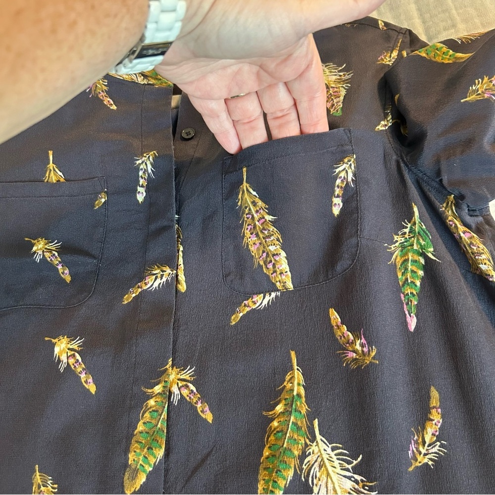 Talbots Women’s Feather Print Silk Button Down Blouse Sz 8P - Picture 6 of 7
